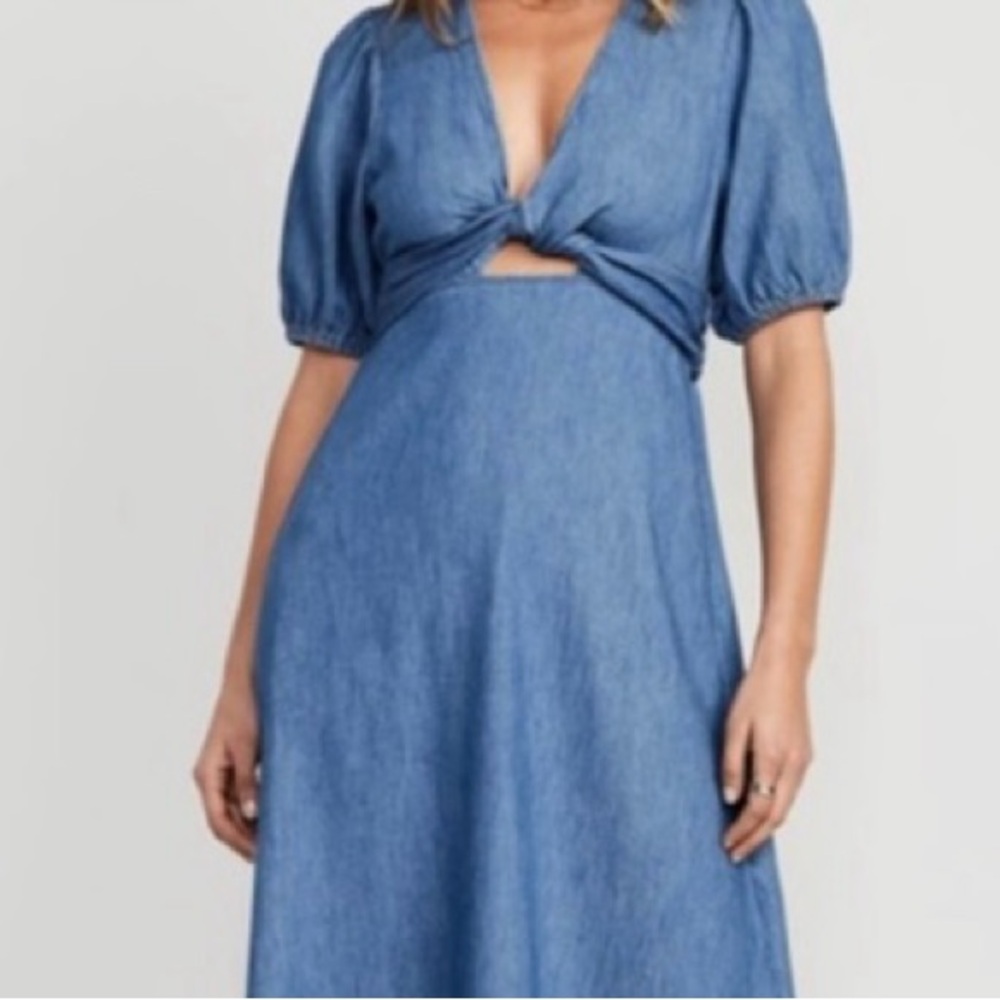 A-line light denim dress. 2x midi-maxi